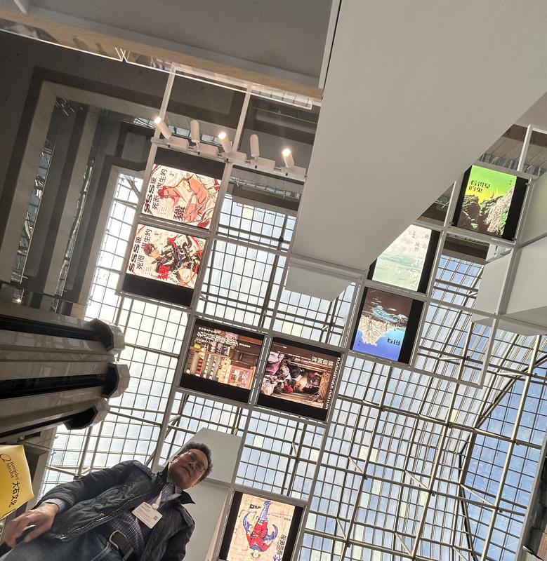 九歌出版展位　抬頭可見優雅文學書封面