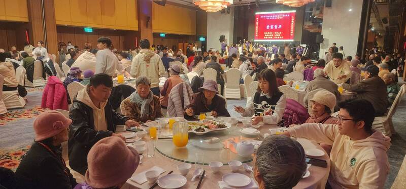 台電邀澎湖獨老提前圍爐過好年