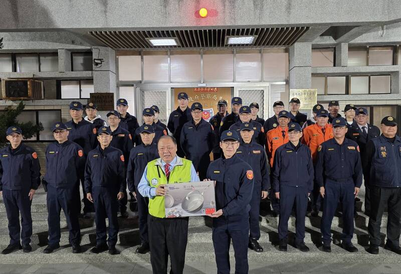 重要節日加強維安　陳光復慰問值勤警消（1）