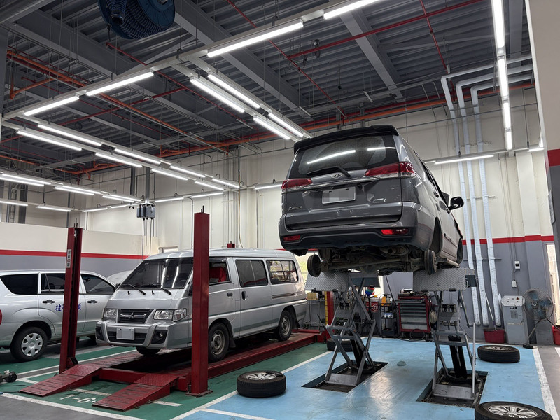 因應汽車維修服務　業者擴大維修區和客休空間