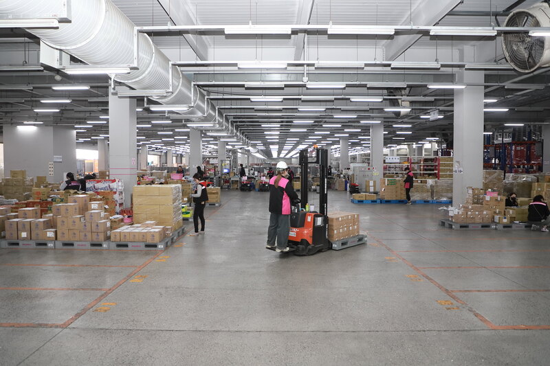 momo物流中心內部運作