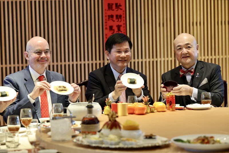 外交部團圓飯　片山和之加菜3種日式年糕