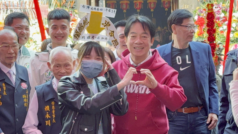 賴總統嘉義發放福袋