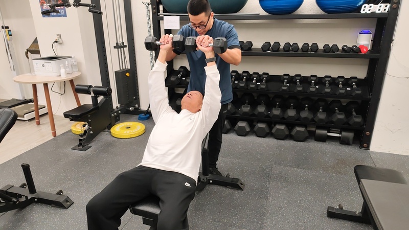 卜蜂董事長鄭武樾找專業教練做重訓