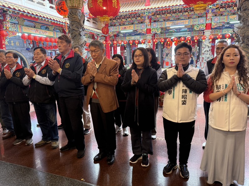 柯文哲苗栗走春　頭份義民廟參香