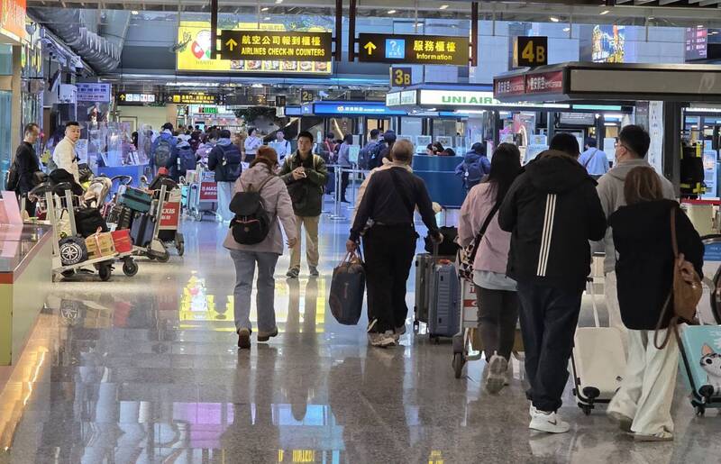 澎湖機場現首波返台人潮