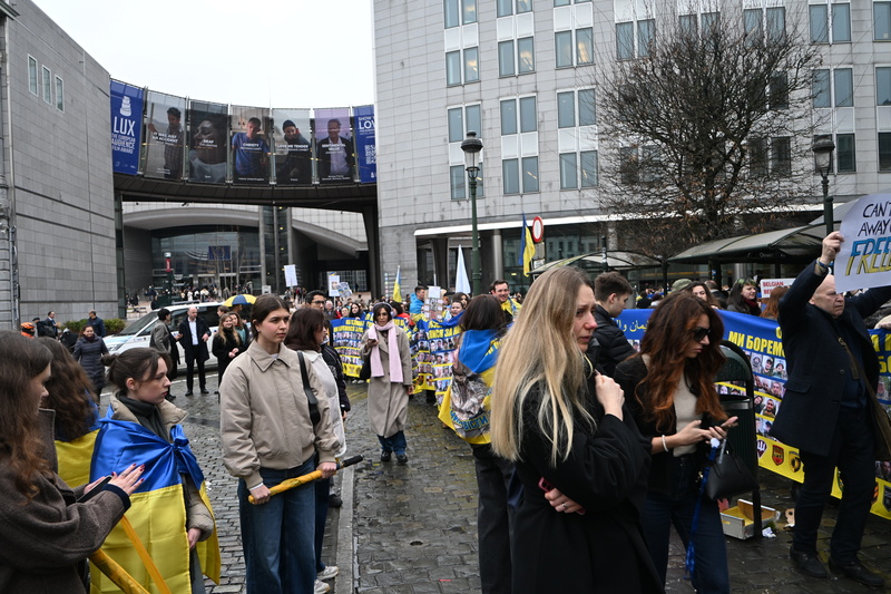 布魯塞爾挺烏遊行　行經歐洲議會前