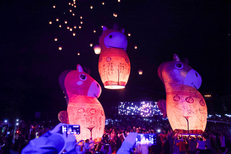 平溪天燈節登場　福馬主燈升空祈福
