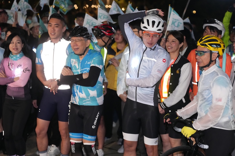 黃國昌與柯文哲騎行一日北高（2）