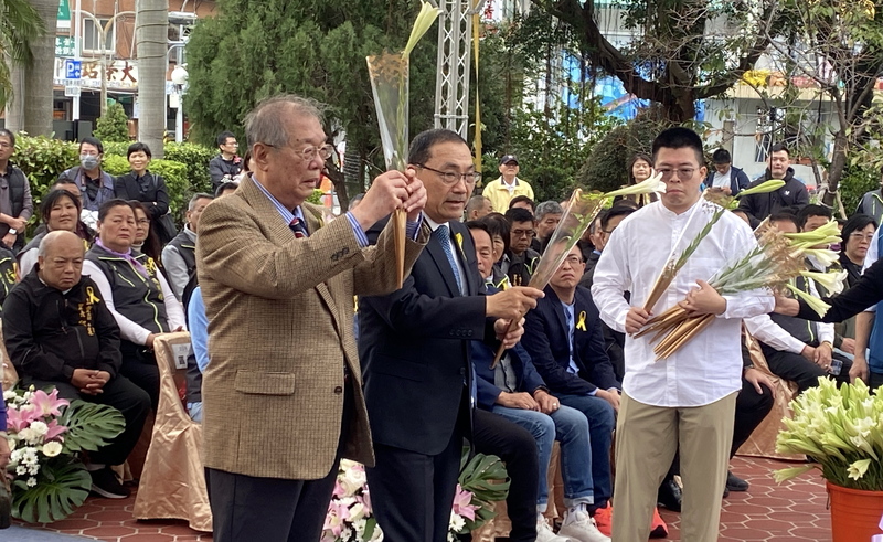 新北228事件追思儀式　侯友宜、洪顯詔獻花
