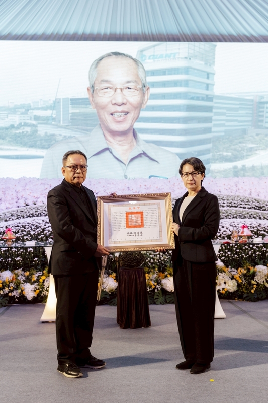 總統頒發褒揚令　表彰巨大創辦人劉金標卓越貢獻