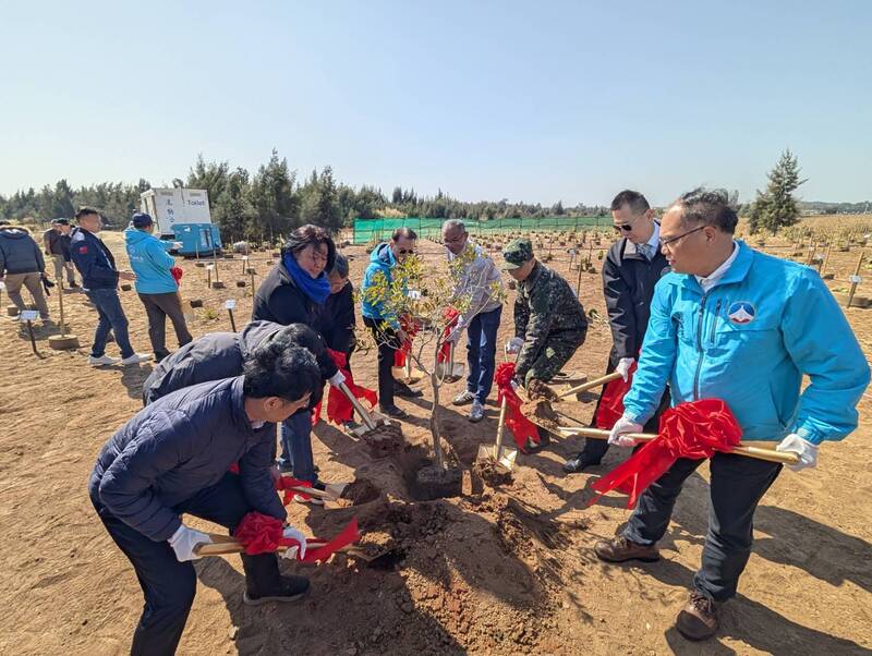 金門小三通港區植樹　上千株喬灌木盼綠美化國門