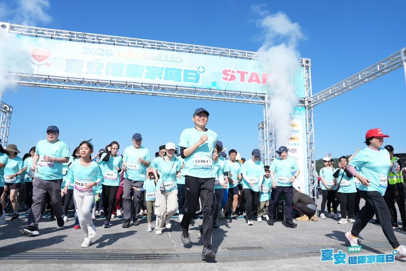不穿制服換跑鞋 台安醫院健康家庭日熱力路跑