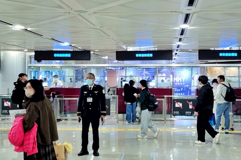 美伊開戰首架杜拜班機抵台　移民署開設專案櫃檯