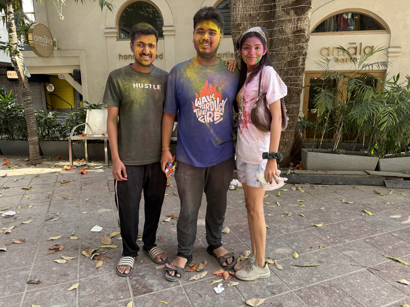 印度街頭彩粉四射　歡慶繽紛荷麗節