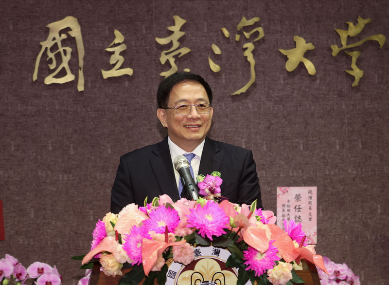 管中閔卸任台大校長 播MV「其實不想走」