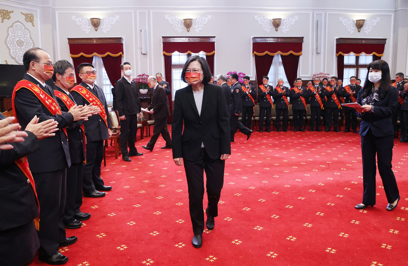 總統：增補人力減輕勤務負荷 保障消防人員健康權