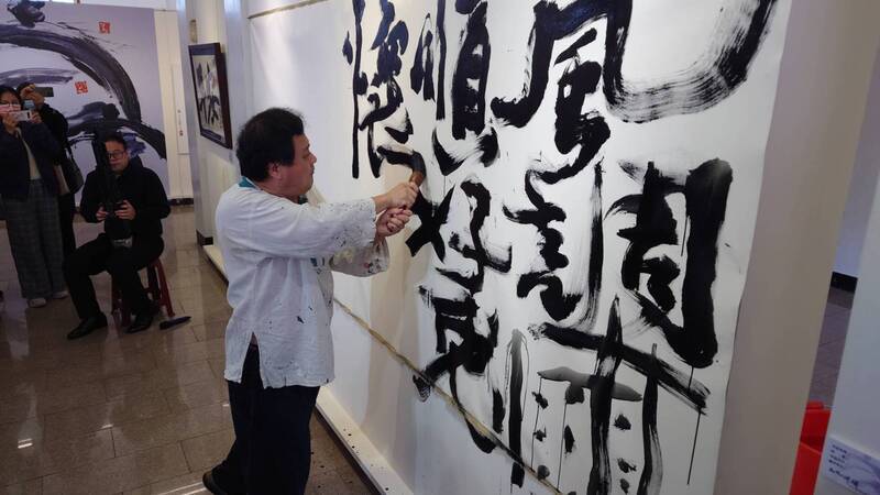 陳世憲新港奉天宮展意象書法 祈願台灣早日走出疫情