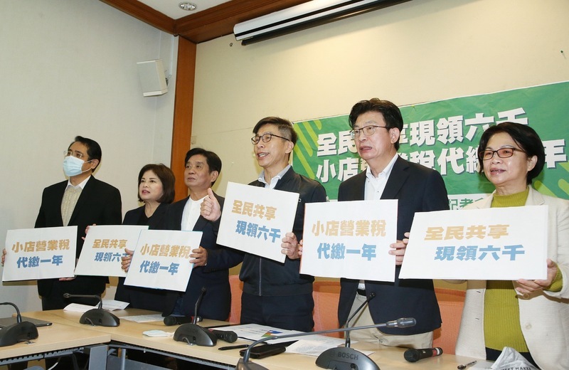 綠委籲政府代繳小店家營業稅 減輕壓力