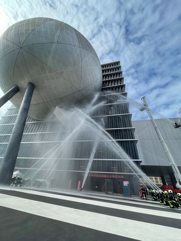 因應春節 北市消辦防災演練模擬電動車起火