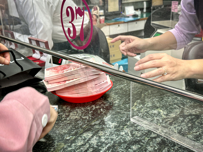 春節換新鈔首日人潮湧現 台銀董事長：上週已換146億