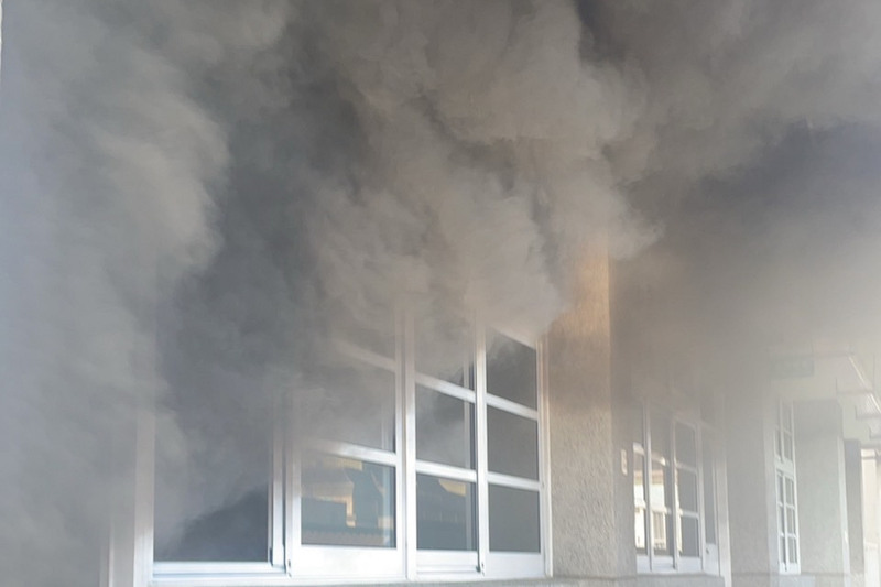 台南西港國中童軍教室冒濃煙 疑生火課餘燼釀禍