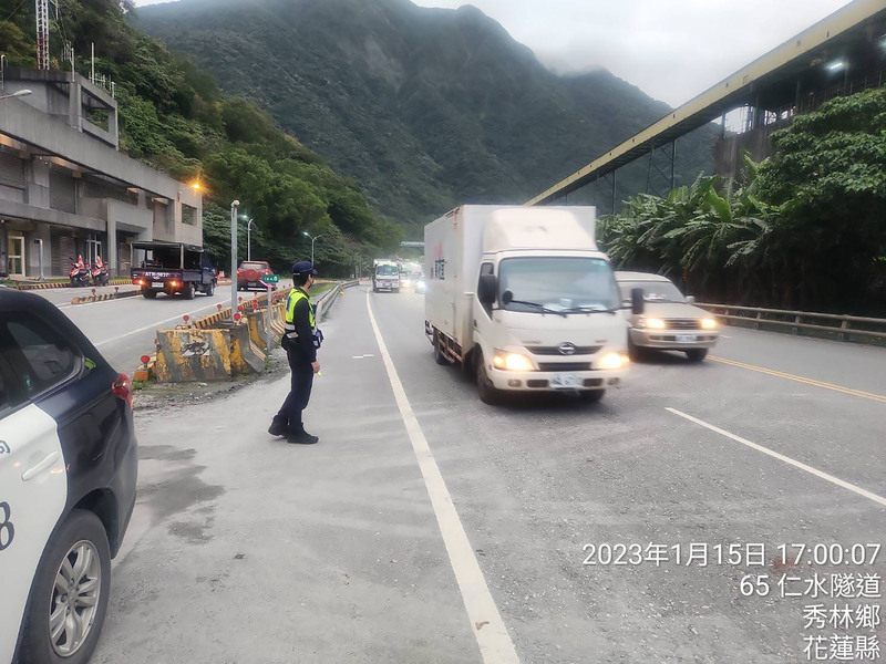 蘇花大清水隧道搶通 管制站見車輛早早排隊