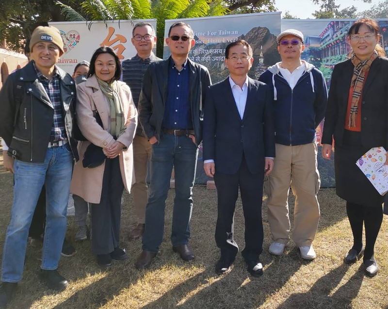 駐印度代表處與印媒合辦大型古董車展