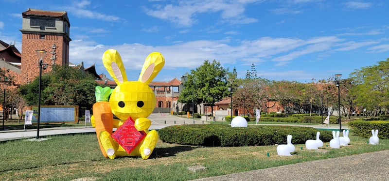 嘉縣表演藝術中心賀新歲 設置3.5米萌兔花燈