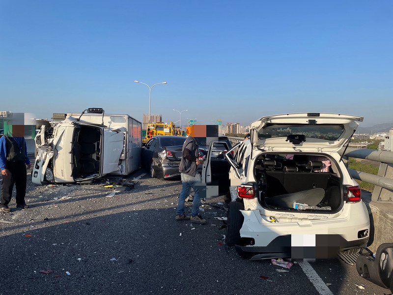 台74線台中太平路段多車事故 4人受傷送醫