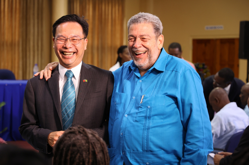 台灣助聖文森青年就業 聖國總理率全體閣員致意