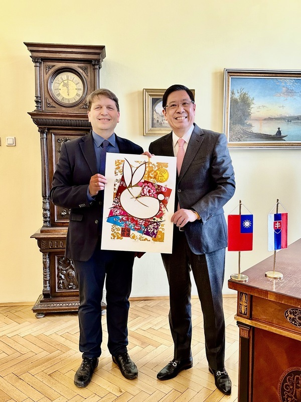 斯洛伐克首都舊城區市長偕李南陽向台灣民眾拜年