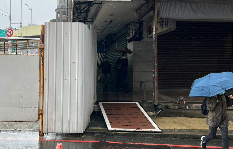 童子瑋籲改善轉運站周邊人行環境 騎樓適度整平