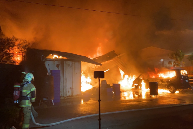 台南工廠清晨火警共4戶受損 未釀傷亡