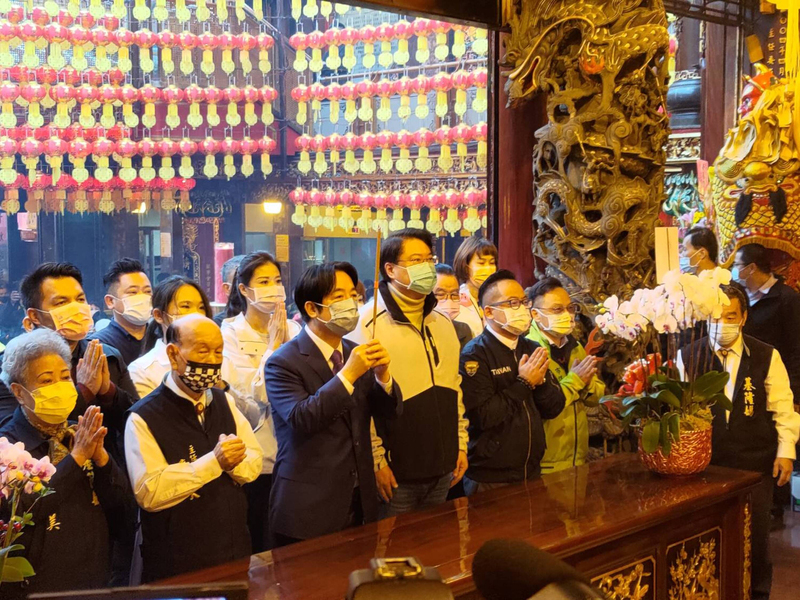 基隆慶安宮參拜 賴副總統：經濟發展是第一要務