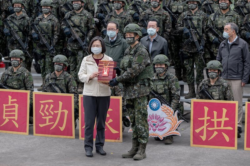 慰勉586旅聯兵營 蔡總統：訓練愈貼近實戰愈能自衛