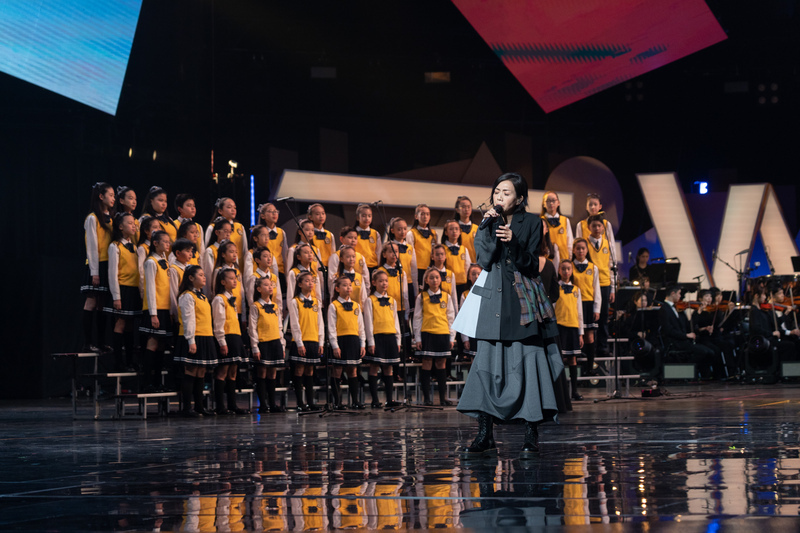 萬芳攜手孩子溫柔合唱「心肝寶貝」 願眾人愛自己