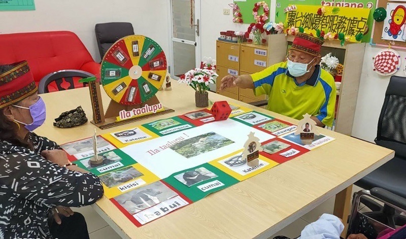 失智據點導入在地點滴 獵人桌遊、製琉璃提升活力