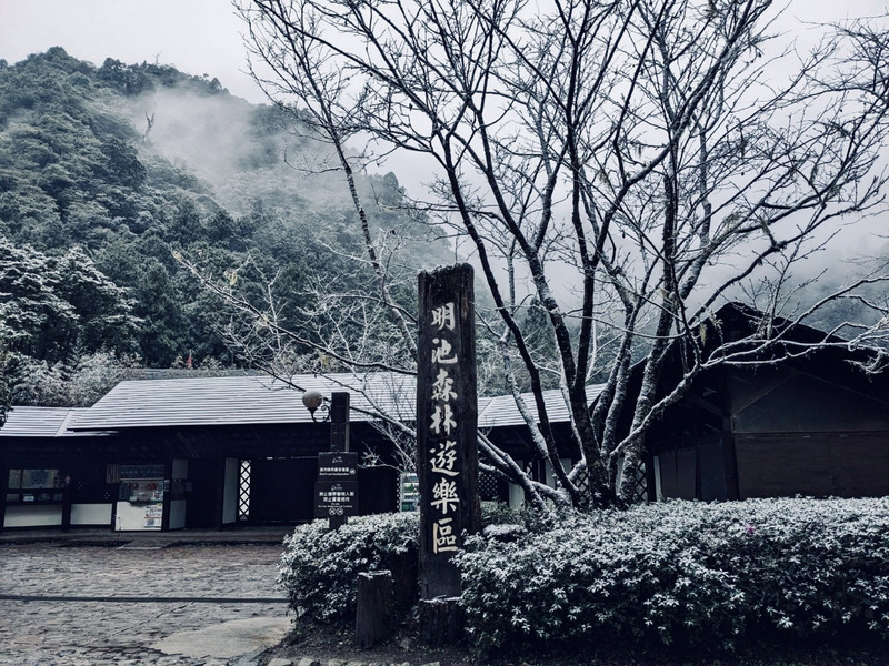 寒流發威 宜蘭明池降下冰霰與雪花