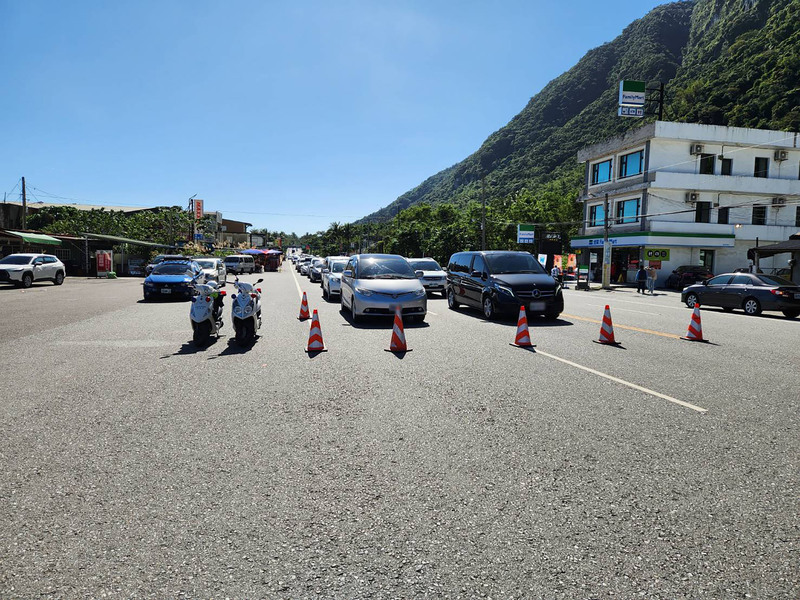 蘇花路廊北返車潮湧現 崇德管制站管制放行