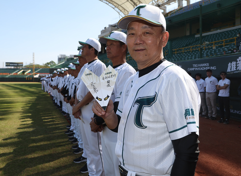 台鋼雄鷹開訓 洪一中：要成為南部球迷的驕傲