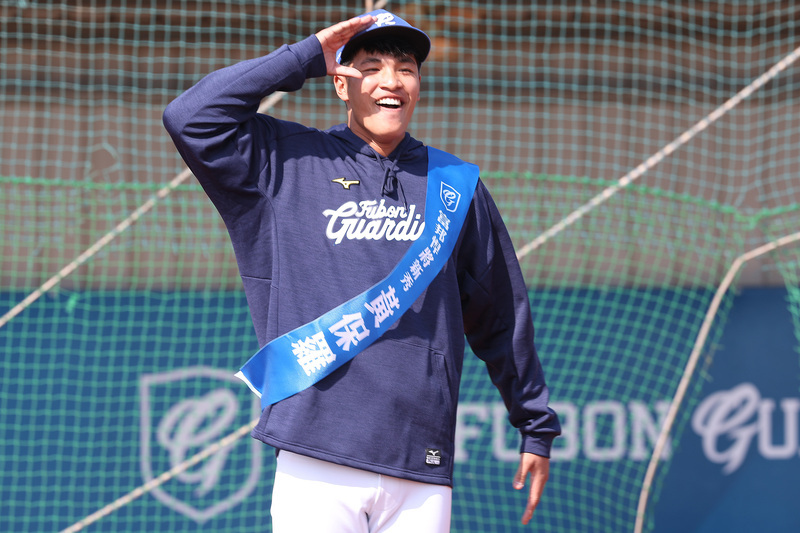 黃保羅穿0號霸氣喊10勝 郭勇志有期待感