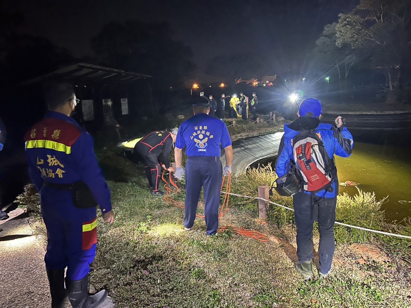 苗栗女子遛狗失蹤多日 池塘尋獲遺體