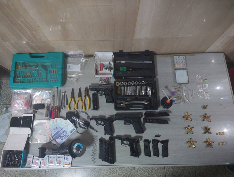 藏身山區鐵皮屋改造槍械 中市警破獲行動兵工廠