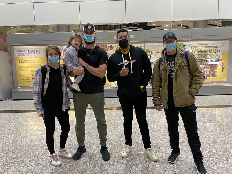 悍將3洋投抵台 高中同學艾普勒、肯特再續前緣