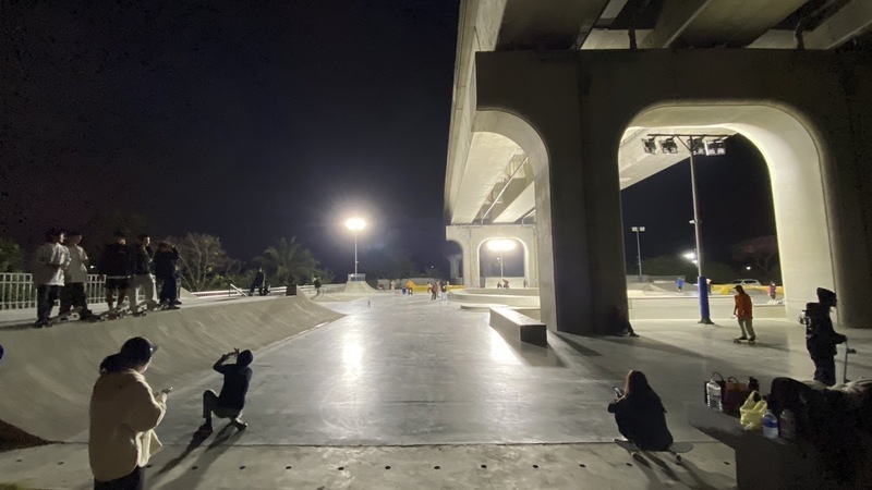 高雄首座專業滑板場 青埔捷運站下方打造板友新聖地