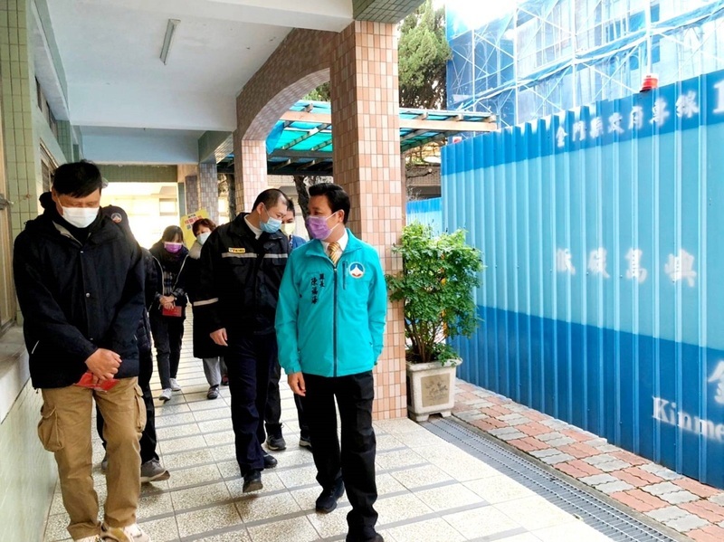 陳福海肯定辦學績效 柏村國小盼擴充校地