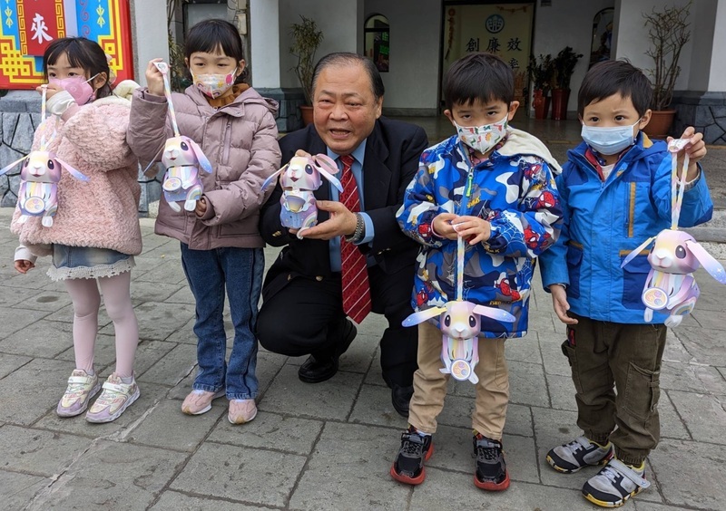 元宵乞龜登場 澎湖發送星光兔小提燈