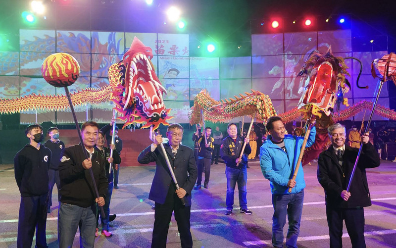 苗栗元宵節慶????龍之夜 9祥龍穿梭炮陣超震撼