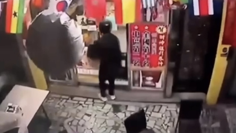 台中彩券行遭黑衣人行搶 估損失20萬警方追緝